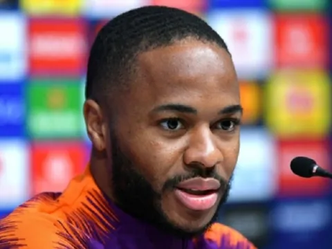 Van Dijk chọn Sterling vậy tiền đạo Man City chọn ai?