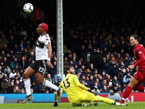 Van Dijk mắc sai lầm nghiêm trọng, Liverpool hút chết trước Fulham