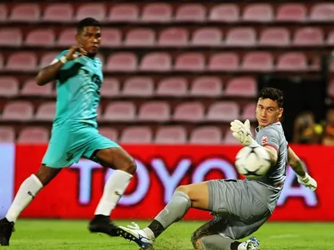 Văn Lâm giữ sạch lưới giúp Muangthong thẳng tiến tại Thai FA Cup