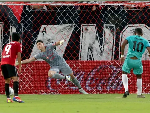 Báo Thái chấm Văn Lâm mấy điểm ngày ra mắt Muangthong United ở Thai League