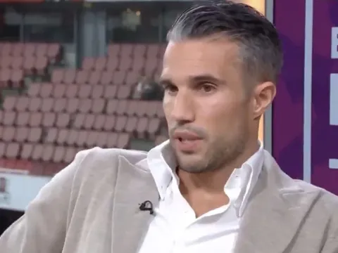 Van Persie: "Cậu ta có muốn ở lại Man Utd không, hay muốn ra đi?"