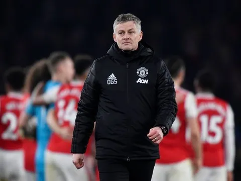 Van Persie tức giận: "Solskjaer không nên làm thế!"