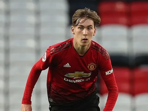 Vắng một loạt 10 hảo thủ, Solskjaer cầu cứu đến "Carrick tuổi 20"