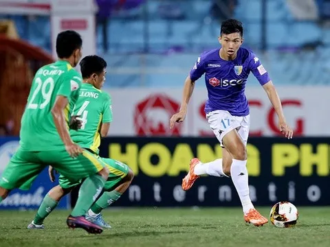 Đoàn Văn Hậu đang là "vấn đề" của nhà đương kim vô địch?