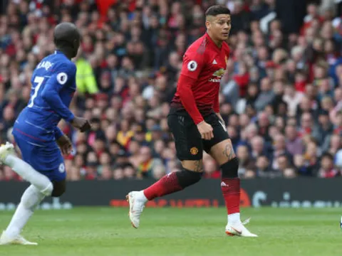 Vào sân không lâu, Rojo đã khiến CĐV Man Utd thót tim vì khoảnh khắc này