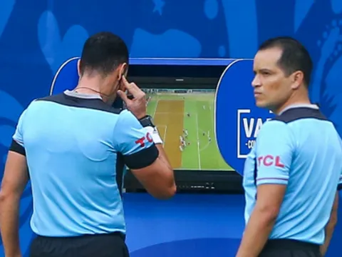 VAR tiếp tục xuất hiện tại Copa America, định đoạt luôn trận đấu