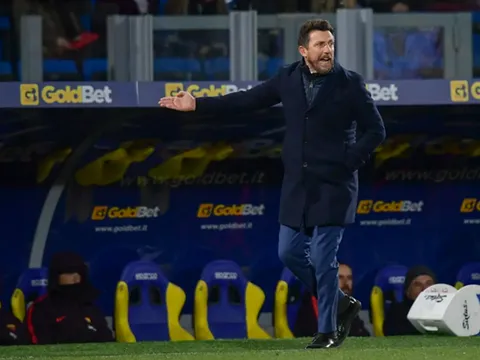 Vất vả vượt qua Frosinone, HLV của AS Roma đổ lỗi cho… gió