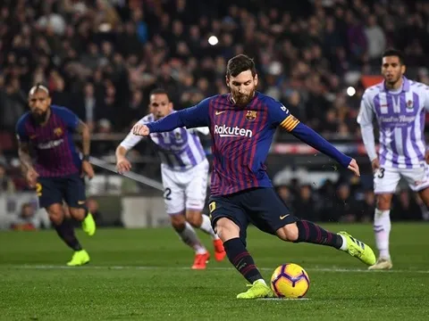 Vẻ mặt thất vọng của ngôi sao Barcelona trong màn ăn mừng bàn thắng