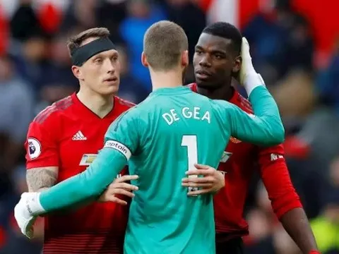SỐC: CĐV M.U muốn De Gea trao băng đội trưởng cho Pogba vì 1 hành động