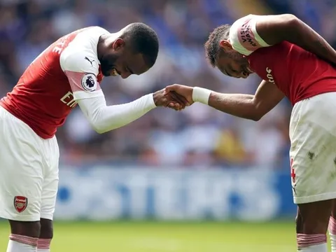 Vì hành động của Dembele, Aubameyang trêu chọc đồng đội ở Arsenal