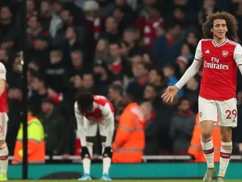 Vì sao Arsenal lại rơi xuống vũng bùn như thời điểm hiện tại?