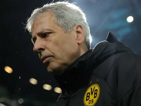 Vì sao Favre lại thay Reus ra sân khi đội nhà cần bàn thắng?