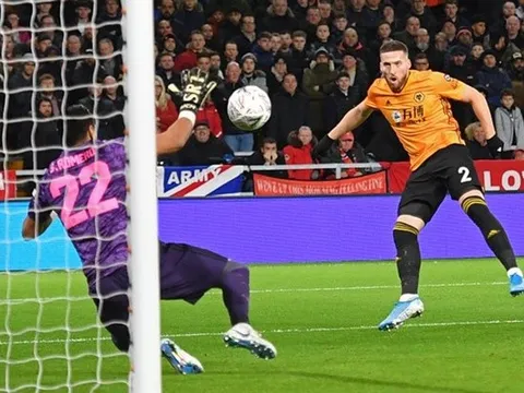 'Kẻ đóng thế' De Gea thăng hoa, Lindelof lên tiếng nói lời công bằng