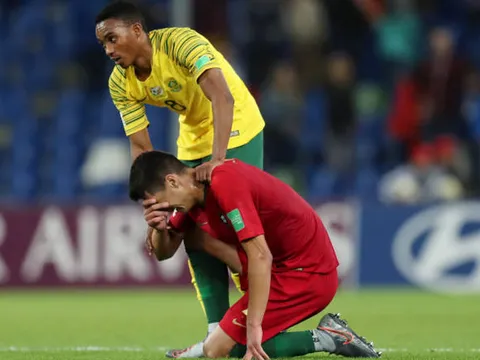 Vô địch châu Âu, đàn em Ronaldo vẫn 'sấp mặt' tại vòng bảng World Cup