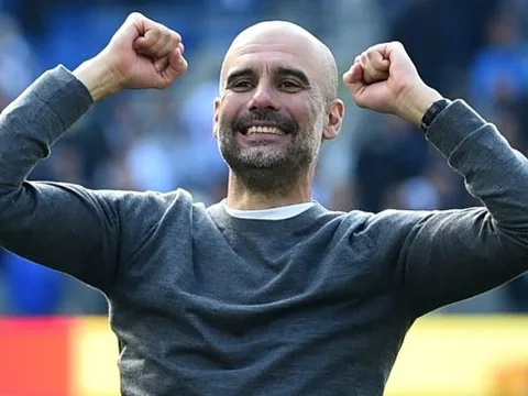 Vô địch cùng Man City, Pep Guardiola vẫn tiện thể "đá xéo" Real