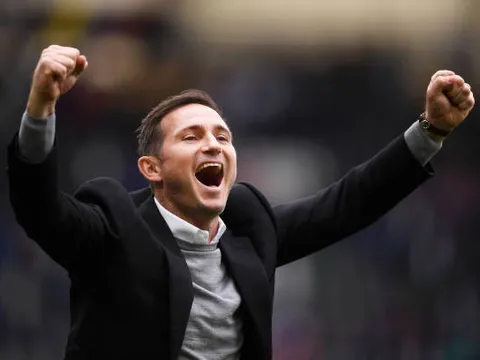 Vỡ òa cuối trận, Lampard tiến gần đến vé thăng hạng Premier League