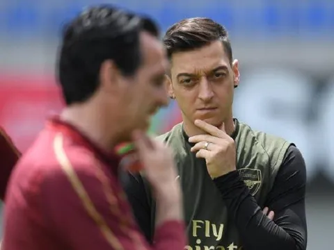 Với phản ứng này, cơ hội đá chính của Ozil mờ mịt hơn bao giờ hết