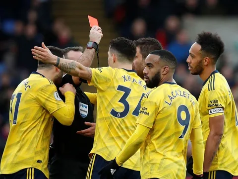 'Với tôi đó chắc chắn là 1 thẻ đỏ'