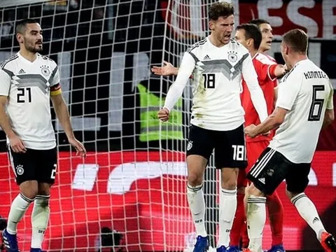 Vụ Bayern theo đuổi Sane đang khiến các sao tuyển Đức "cấu xé" nhau