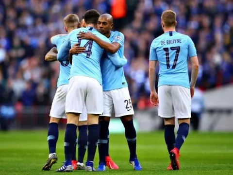 Vừa có cúp, Guardiola vẫn thừa nhận bất an