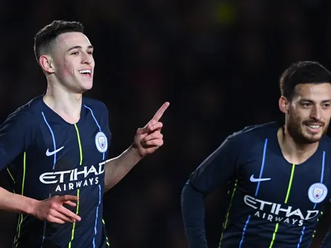 Vừa được khen, sao trẻ Man City liền 'dọa' ăn 4