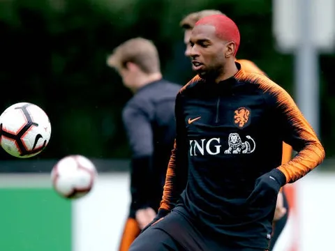 Vừa hạ Van Dijk và đây là thái độ của Babel trong ngày "hội ngộ"