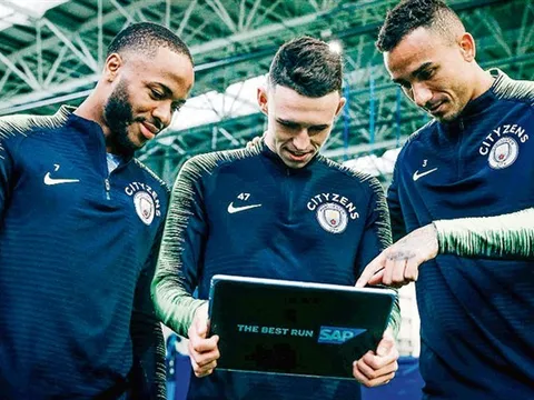 Liverpool cách kỷ lục sạch lưới của Man Utd mấy trận?