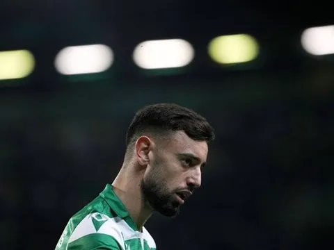 Ferdinand tiết lộ thông điệp Ronaldo gửi đến Man Utd về Fernandes