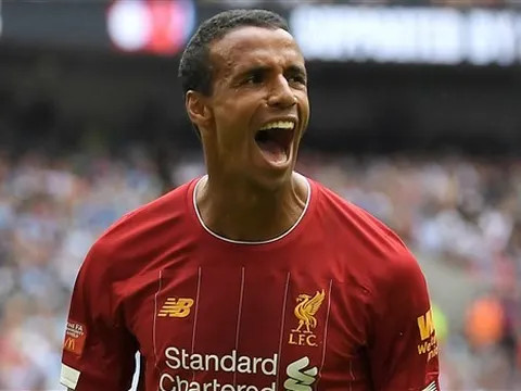 "Trung vệ thép" trở lại, CĐV Liverpool vẫn không cho đá