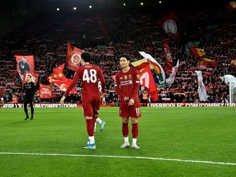 CĐV Liverpool: "Tại sao không ai chuyền cho Minamino?"