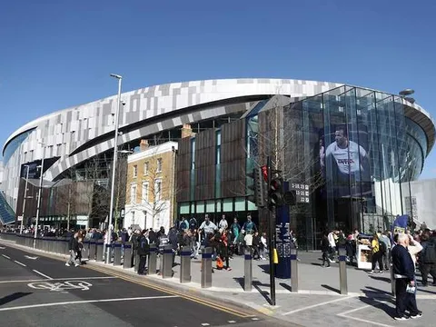 Tottenham Hotspur Stadium "ế khách" trong ngày ra mắt