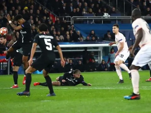 Xác nhận! Đây là lí do Man Utd được hưởng penalty trong trận PSG