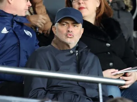 Xác nhận! 'Gã khổng lồ' sắp sa thải HLV, đưa Mourinho lên thay