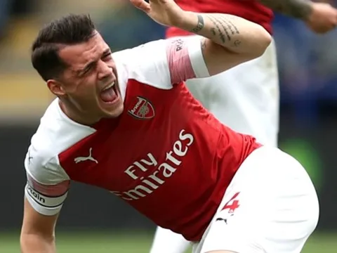Xhaka tiết lộ không khí phòng thay đồ của Arsenal sau trận thua Leicester