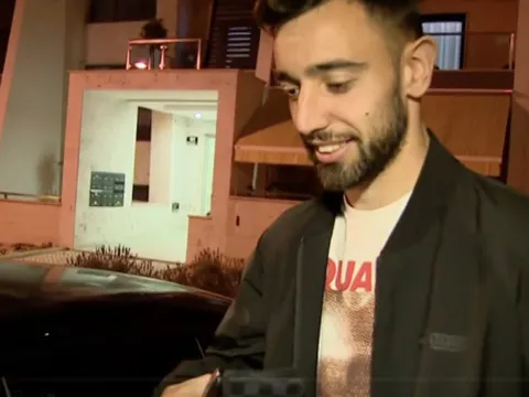 XONG! Lộ hình ảnh Bruno Fernandes, 'bom tấn' rung chuyển trời Âu kích hoạt