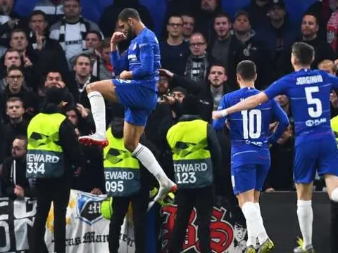 XONG! Phản đối Sarri, 'người hùng' Chelsea công bố quyết định tương lai
