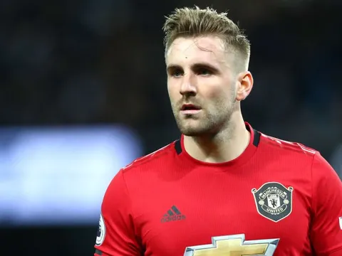 XONG! Rashford vắng mặt, Solskjaer gây sốc toàn tập với Shaw