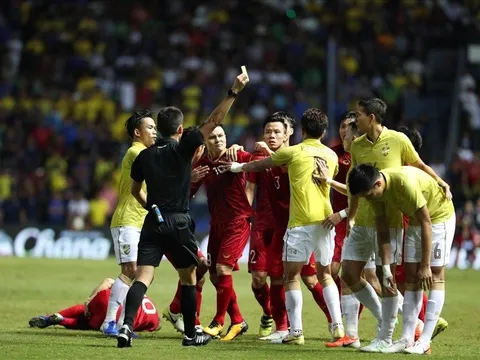 Tát Văn Hậu, đạp giò Ngọc Hải - "Thánh đá xấu" của Thái Lan bật bãi khỏi J-League