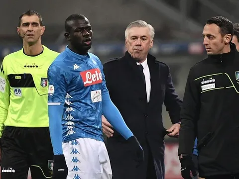XONG! Thua Arsenal, Ancelotti báo giá Koulibaly 'kinh hoàng' đến M.U
