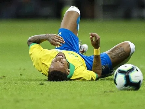 Neymar như kẻ bị số phận hắt hủi