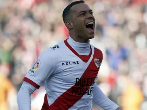 Zinedine Zidane sắp đòi lại tiền đạo chủ lực của Rayo Vallecano