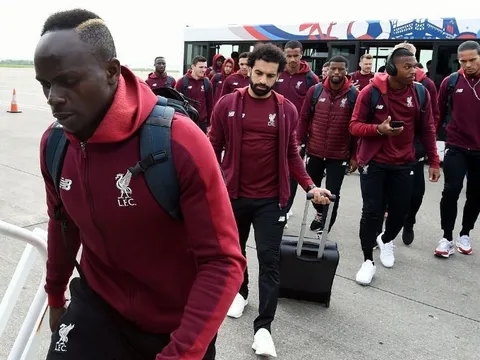 Thầy trò Klopp tâm trạng đối nghịch giờ đổ bộ đến Barcelona