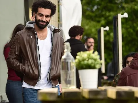 Vẻ mặt khó tin của Salah sau thất bại bẽ bàng trước Barca