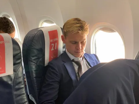 Đổ bộ bắc London, dàn sao Ajax thần thái và bảnh bao đến bất ngờ