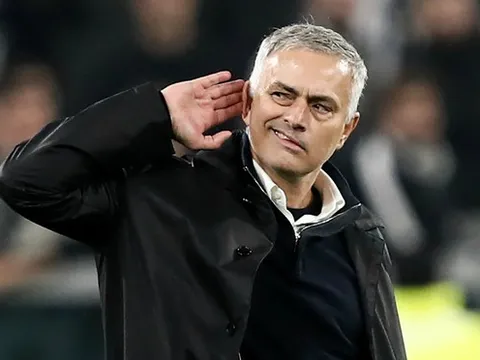 Vì một cái tên, Mourinho bị cầu thủ và đội ngũ trợ lý chất vấn