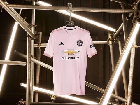 Man Utd CHÍNH THỨC ra mắt áo đấu màu hồng