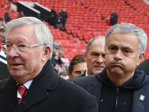 Dùng bài của Sir Alex, Mourinho đã dẹp loạn thành công