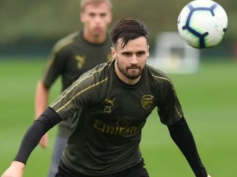 Đấu Blackpool, Emery trao cơ hội trở lại sau 700 ngày cho hậu vệ phải