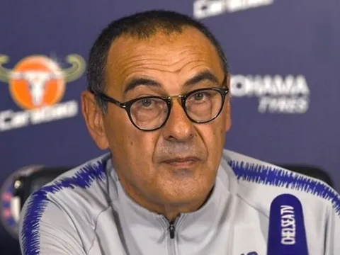 Chelsea bị chê thiếu chuyên nghiệp, Sarri có lời đáp trả CỨNG RẮN