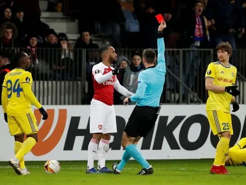 Phá vỡ im lặng, Lacazette nói về tấm thẻ đỏ tai hại